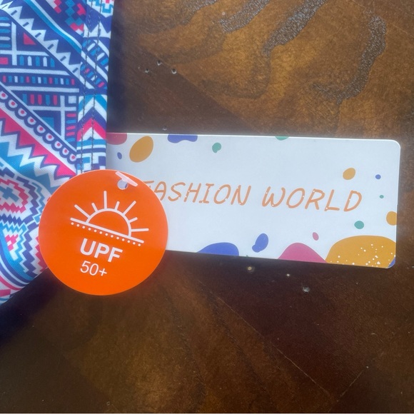 New UPF 50+ Adjustable Strap Removable Pads Aztec Print Swim Top Size Small - Picture 9 of 10